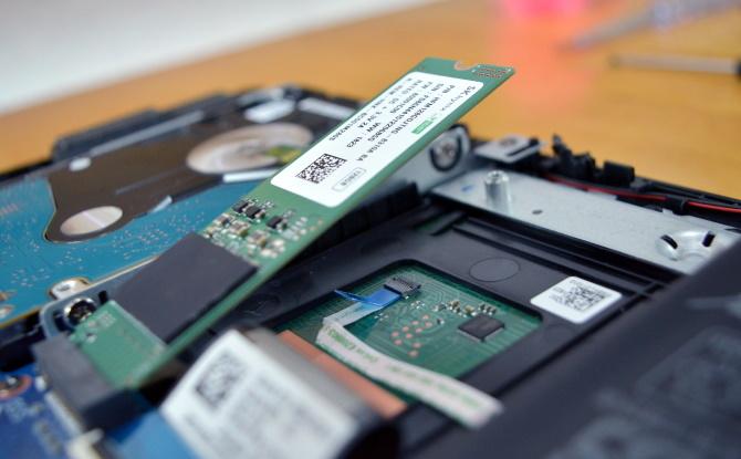 قم بتثبيت محرك أقراص M.2 SSD