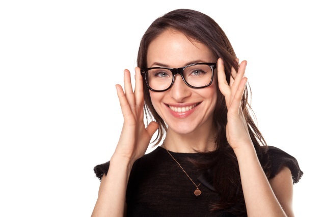 يرتدي نظارات muo-finance-glasses-online