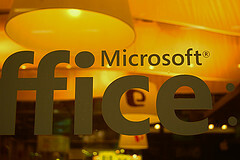 10 أسباب لشراء Windows Phone 7 [رأي] officelogo