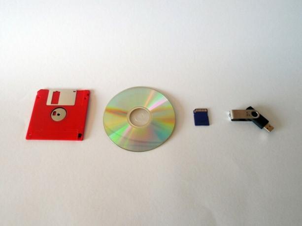 ضع توزيعة Linux الخاصة بك على قرص مرن مباشر USB USB DVD مرن 667x500