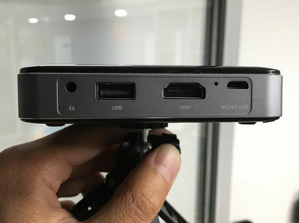 جهاز عرض Apeman M4 Mini DLP: أنيق ، صغير الحجم وسهل الاستخدام m4 back