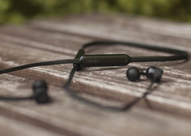 BeatsX Review & Giveaway: أفضل سماعات آبل على الإطلاق؟ شعار بيتسكس