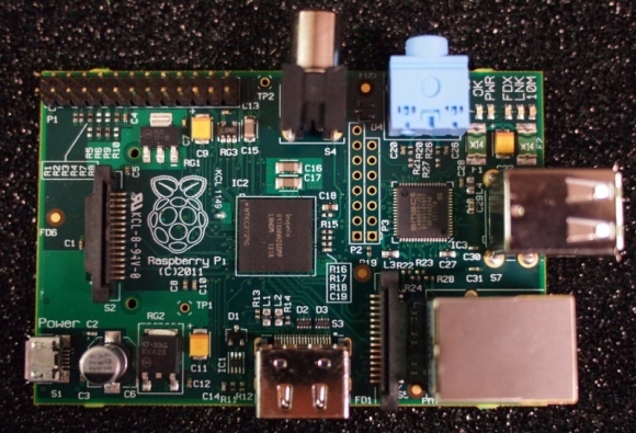 Raspberry Pi - كمبيوتر ARM بحجم بطاقة الائتمان - لك بسعر 25 دولارًا فقط
