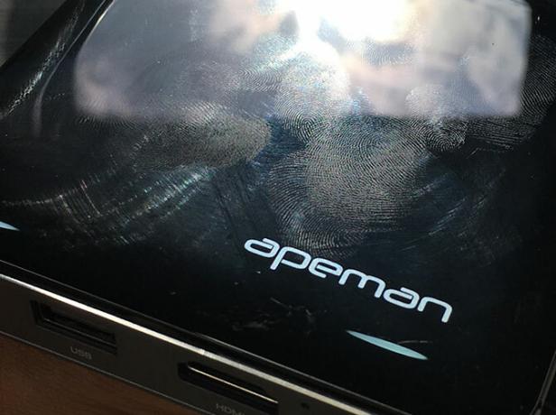 جهاز عرض Apeman M4 Mini DLP: بصمات أنيقة ، صغيرة الحجم وسهلة الاستخدام