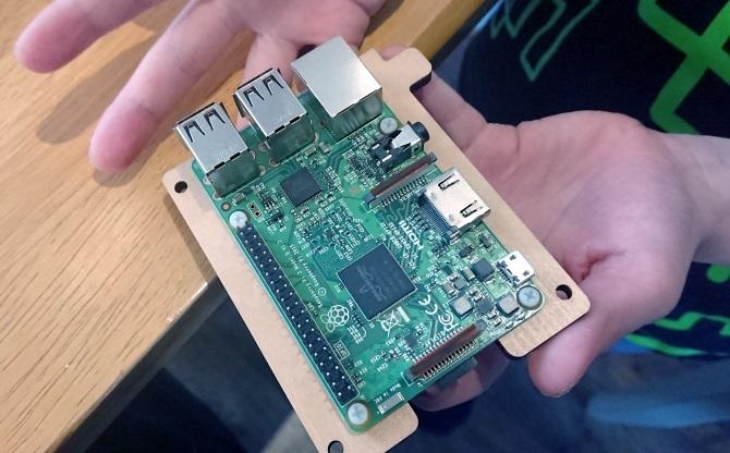 ميزات Raspberry Pi 3 في Piper Computer Kit