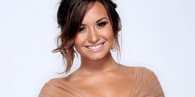 التعامل مع الحاقدين عبر الإنترنت demi-lovato