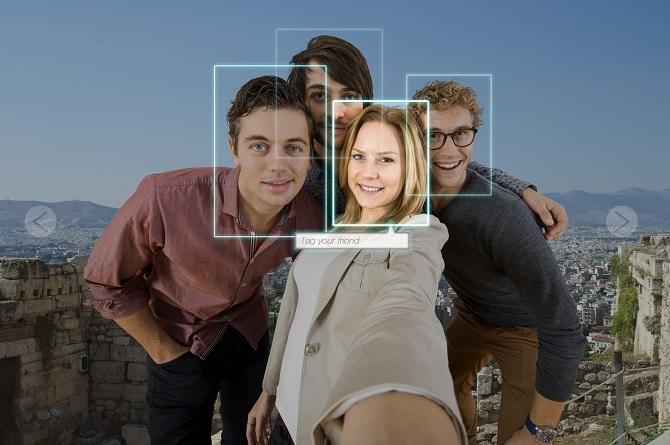 صورة لأربعة أشخاص مع علامات تمييز الوجه