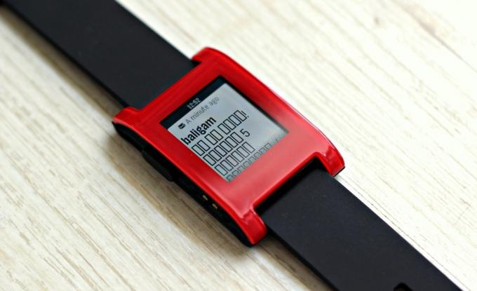 حصاة استعراض smartwatch