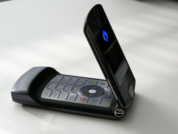 مراجعة هاتف Razer: هناك أول مرة لكل شيء moto razr