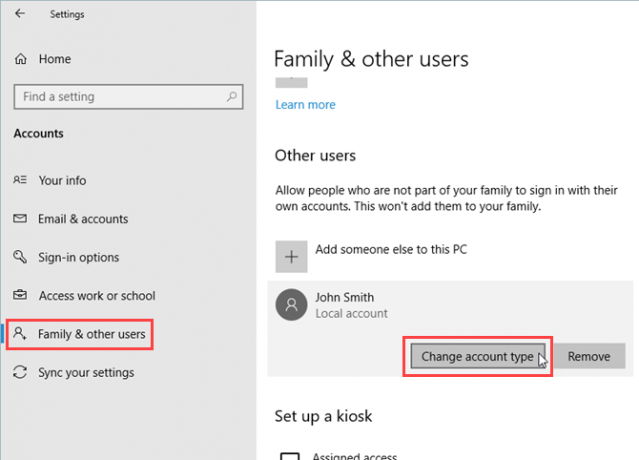 انقر فوق تغيير نوع الحساب ضمن مستخدمين آخرين في إعدادات Windows 10
