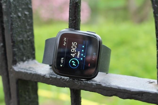 مراجعة Fitbit Versa: أفضل جهاز Fitbit يمكن ارتداؤه حتى الآن؟ فيتبيت فيرسا 3