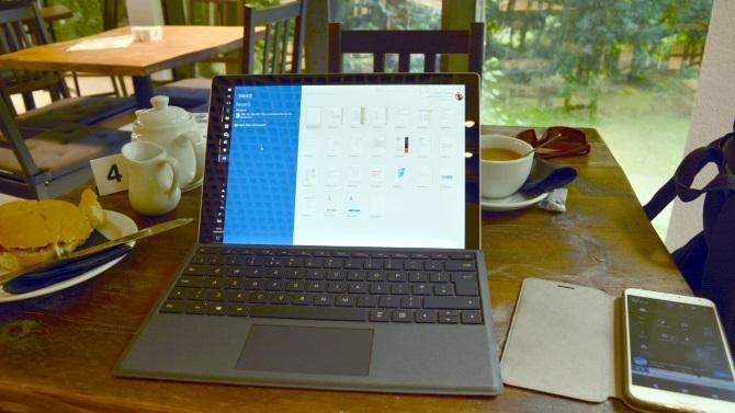 جهاز لوحي واحد يحكمهم جميعًا: مراجعة Microsoft Surface Pro 2017 لمراجعة المنتج muo Surfacepro2017 cafe