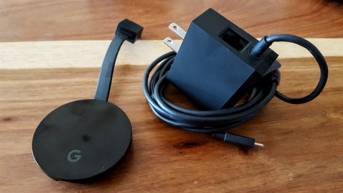 جهاز Chromecast Ultra والمحول