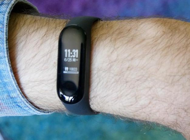 Mi Band 3: لا تشتري Fitbit حتى ترى ، هذا mi band 3 watchface 670x492