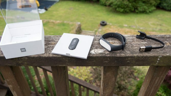 Mi Band 3: لا تشتري Fitbit حتى ترى ، هذا محتويات 3 band 670x377