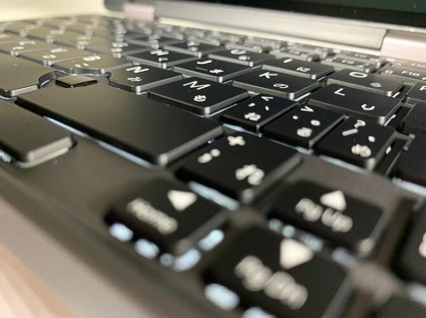 لوحة مفاتيح بإضاءة خلفية بهذا الحجم والسعر لطيفة