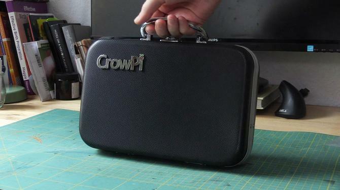 يتمتع CrowPi بجودة بناء لائقة