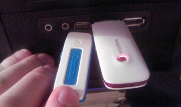 منافذ USB قريبة جدًا من بعضها البعض