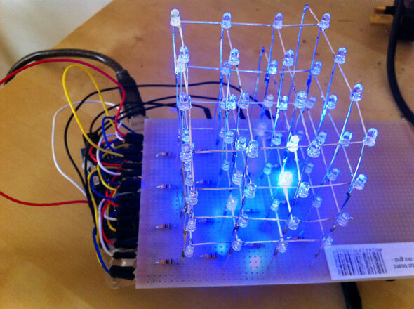 كيفية صنع مكعب LED اردوينو نابض يشبهه جاء من المستقبل المكعب 4 × 4 × 4
