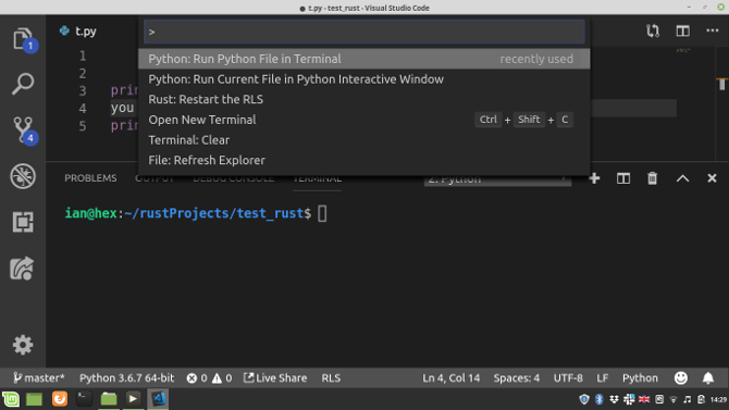 لوحة أوامر Code-OSS ، تقوم بتشغيل شفرة Python في الجهاز المدمج