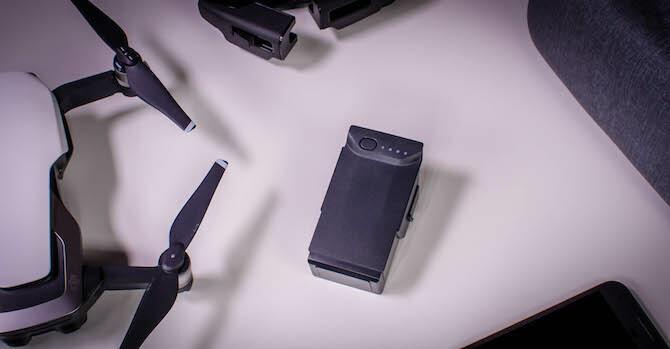 DJI تفعل ذلك مرة أخرى: Mavic Air Review Mavic Air Battery