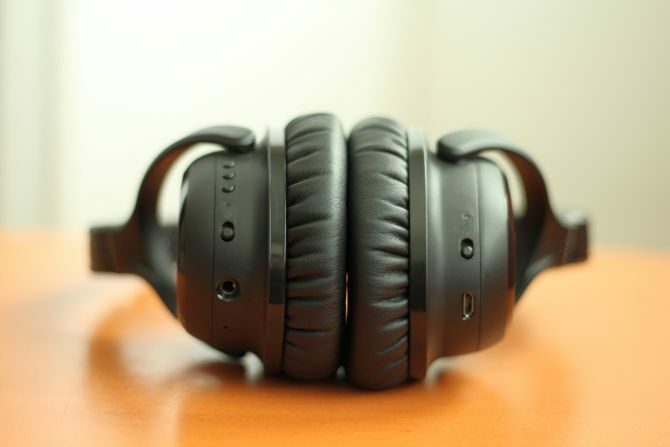 هل يمكن لسماعات Audeara A-01 اللاسلكية المساعدة في فقدان السمع عند الشيخوخة؟ (مراجعة وهبة) أذن الأذن a01 670x447