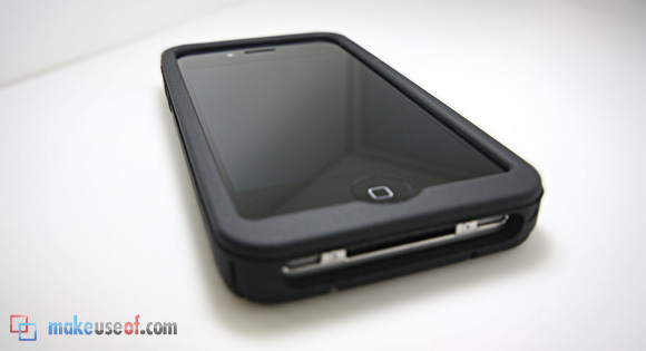 Elago Tyre سيليكون فقي حالة ل iPhone 4 مراجعة و Giveaway silicon2