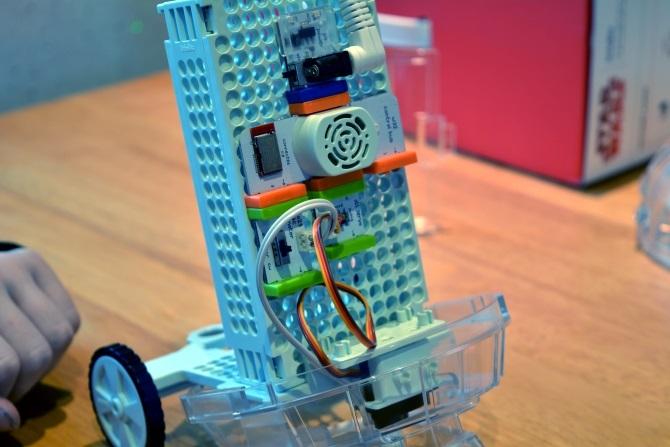قم ببناء Star Wars Droid الخاصة بك بأقل من 100 دولار مع عجلات LittleBits muo giveaway r2d2