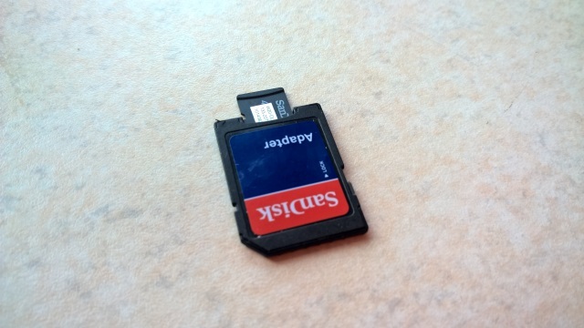 بطاقة microSD ومحول