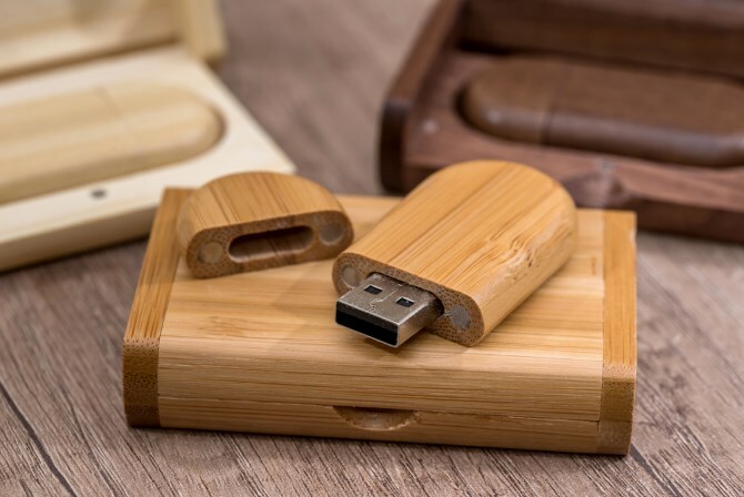 غطاء محرك أقراص USB خشبي