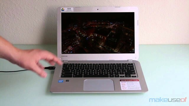 صورة الفيديو المصغرة لمقطع فيديو youtube Toshiba CB35-A3120 Chromebook Review and Giveaway