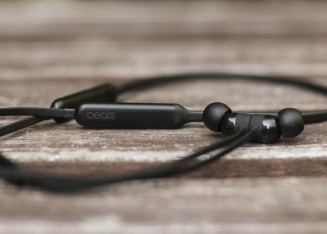 BeatsX Review & Giveaway: أفضل سماعات آبل على الإطلاق؟ سلك beatsx