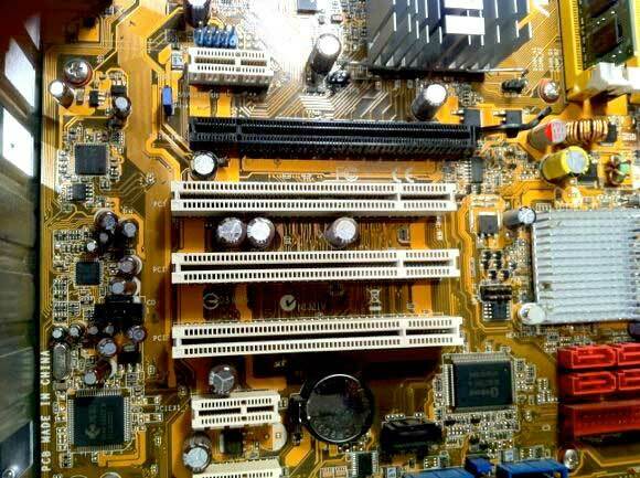 بناء جهاز كمبيوتر لعيد الميلاد: يوميات بصرية لعملية البناء 10 pci مقابل pci e
